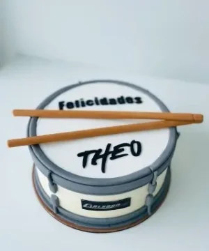 Bolo Tema Bateria Personalizado – Alegra Cakes Florianópolis
